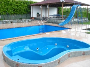 Piscinas-prefabricadas-poliester