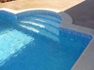 Piscina prefabricada de fibra romanas